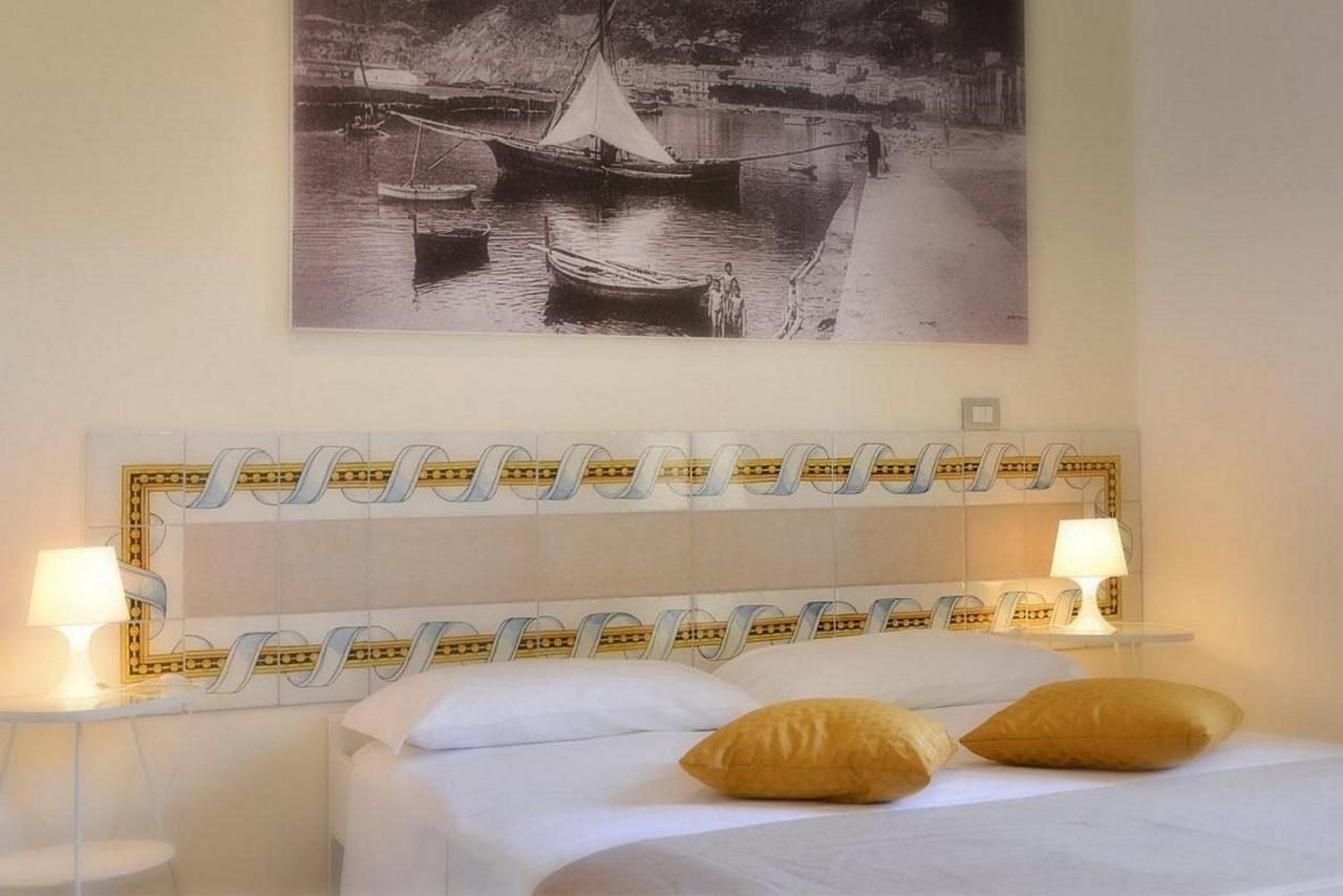 Santi E Saraceni Rooms Salerno Kültér fotó