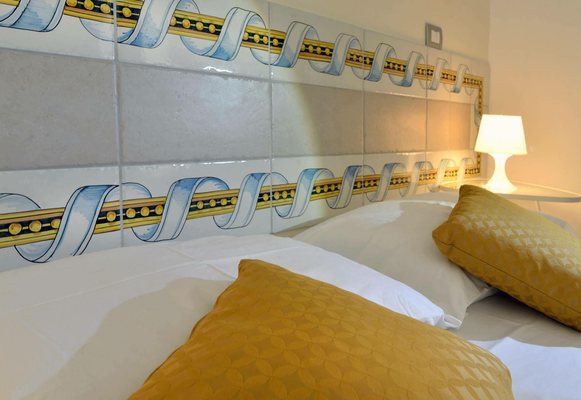 Santi E Saraceni Rooms Salerno Kültér fotó