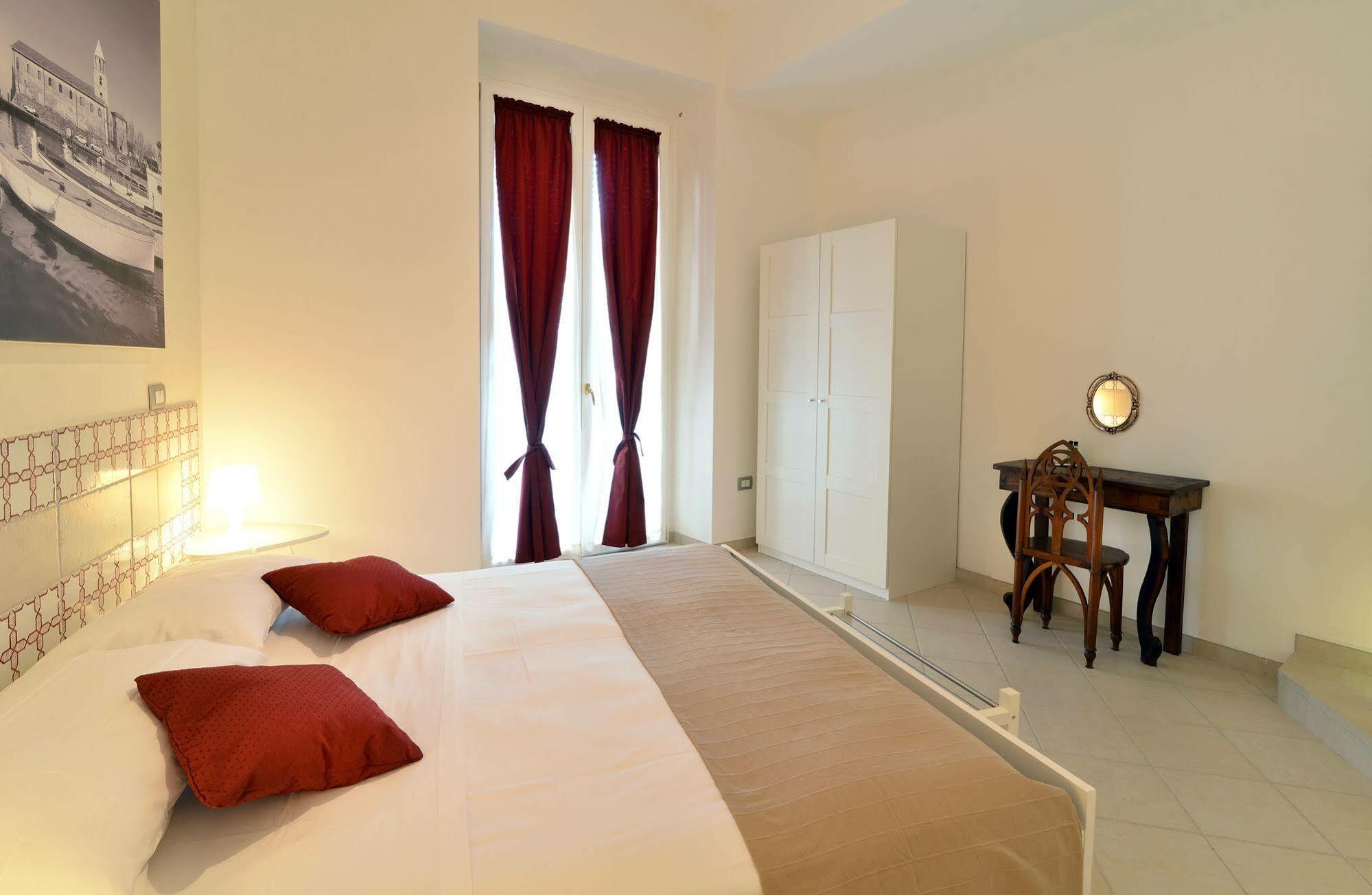 Santi E Saraceni Rooms Salerno Kültér fotó