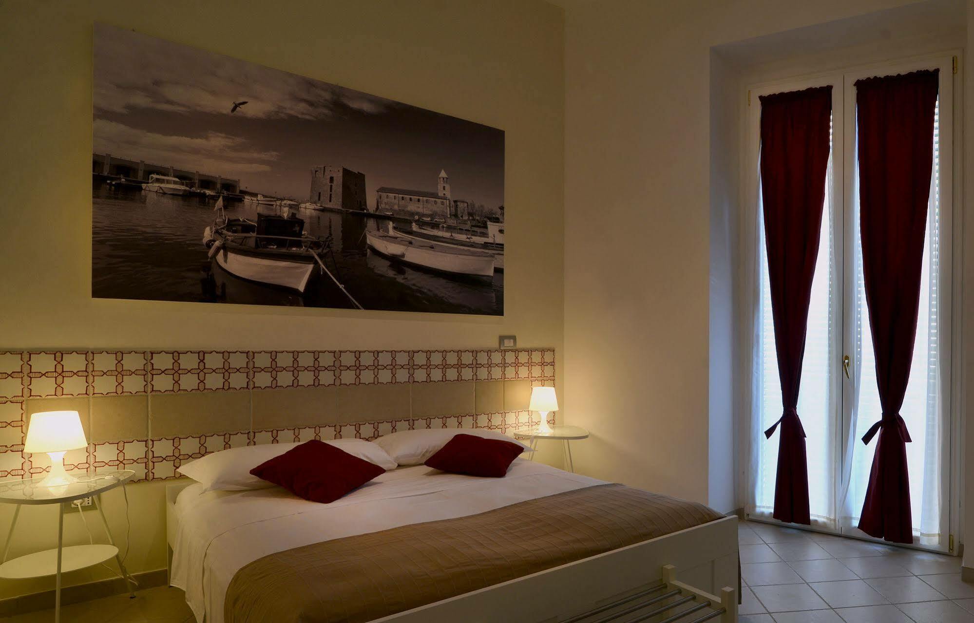 Santi E Saraceni Rooms Salerno Kültér fotó